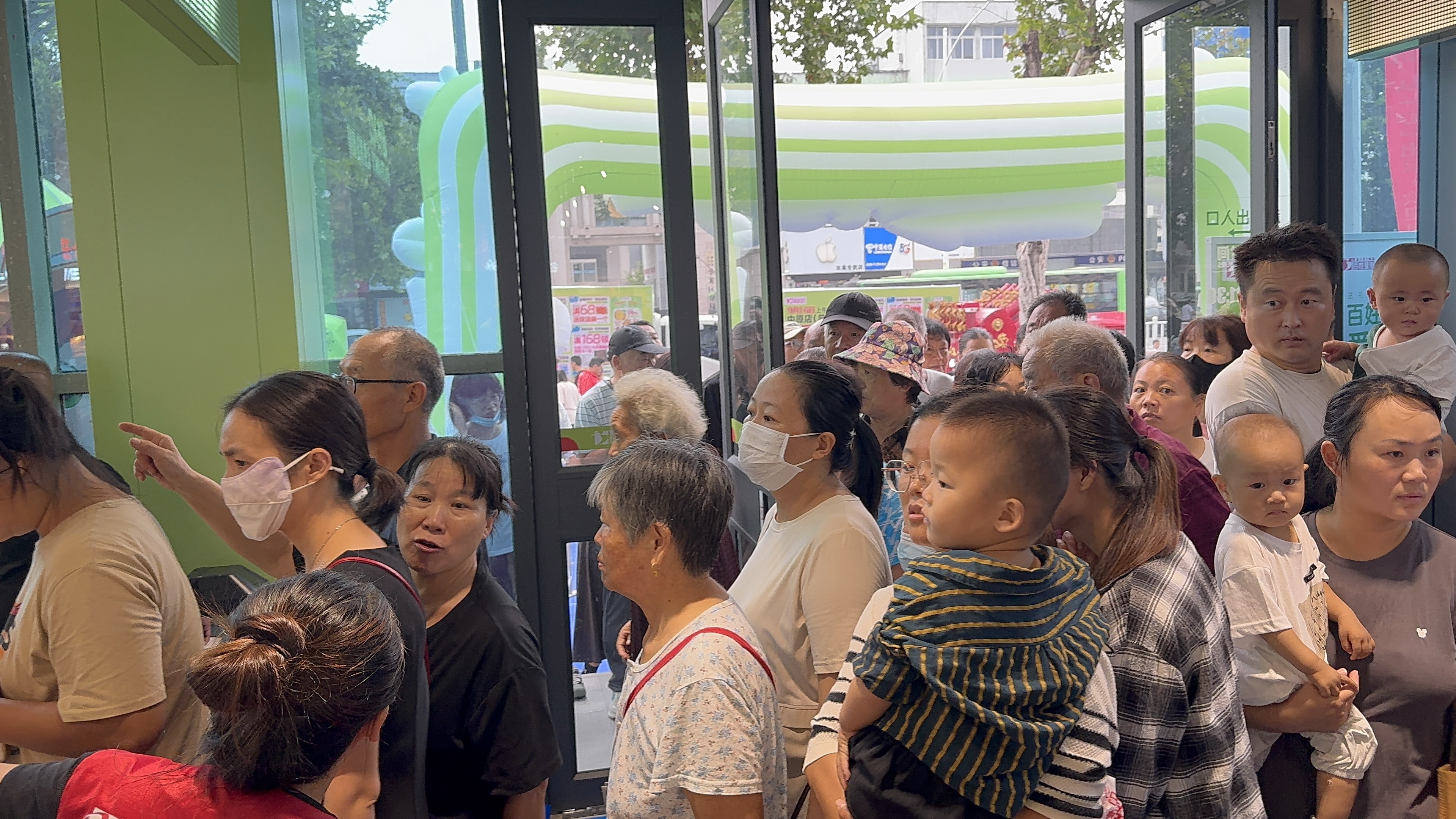 聚焦品質(zhì)與服務(wù)升級(jí)——百姓量販中原店重裝開(kāi)業(yè)，賦能消費(fèi)新體驗(yàn)聚焦品質(zhì)與服務(wù)升級(jí)——百姓量販中原店重裝開(kāi)業(yè)，賦能消費(fèi)新體驗(yàn)